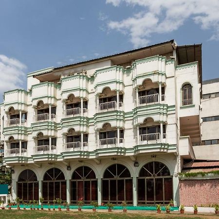 Oyo 38142 Girdhar Mahal Hotel Indore Exterior photo