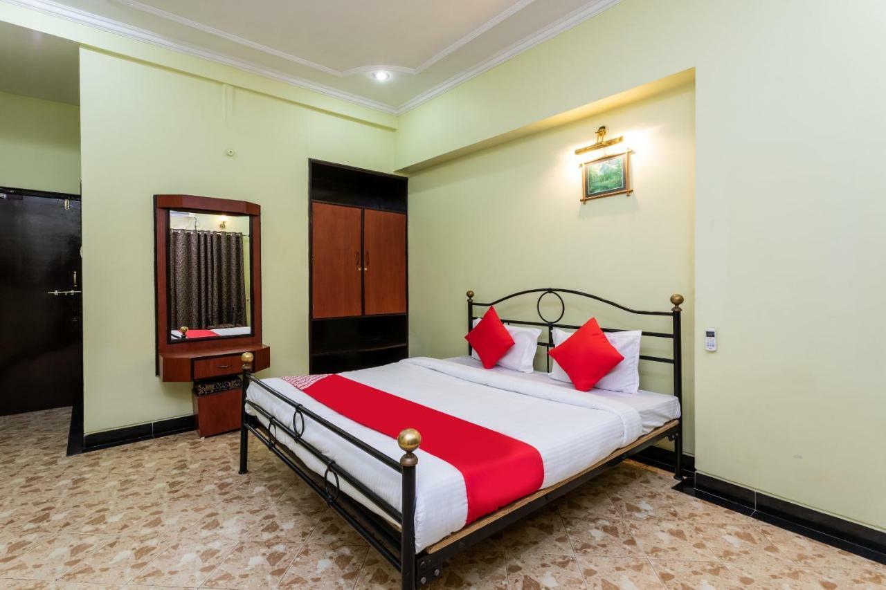 Oyo 38142 Girdhar Mahal Hotel Indore Exterior photo
