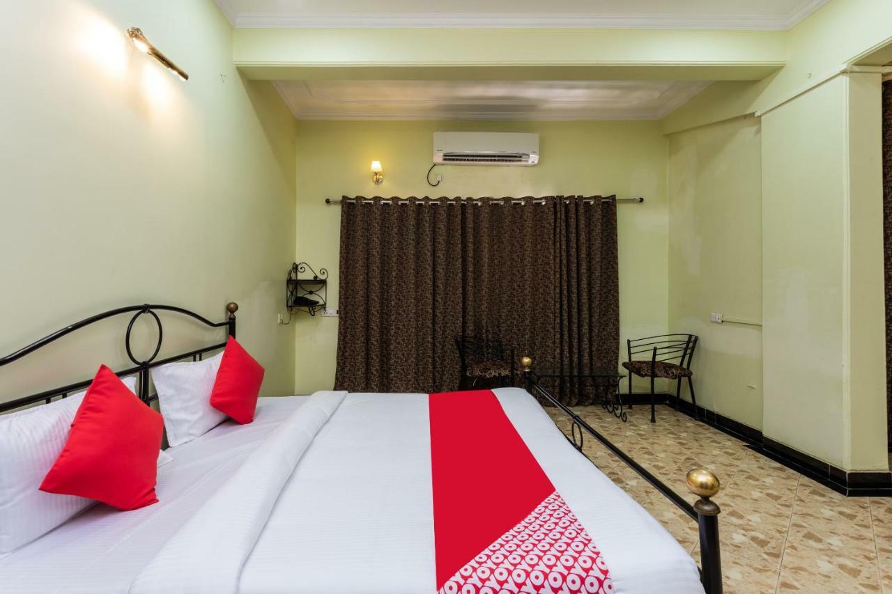 Oyo 38142 Girdhar Mahal Hotel Indore Exterior photo