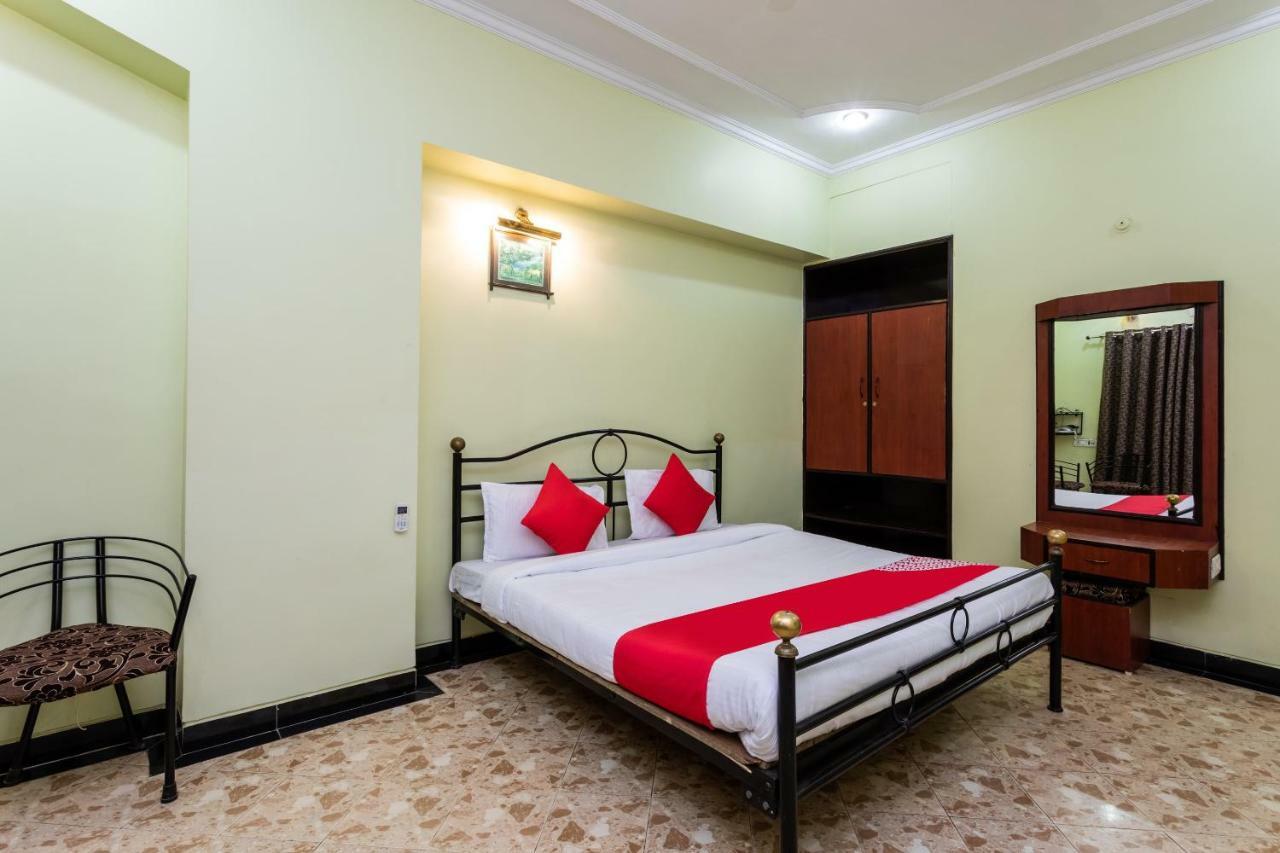 Oyo 38142 Girdhar Mahal Hotel Indore Exterior photo