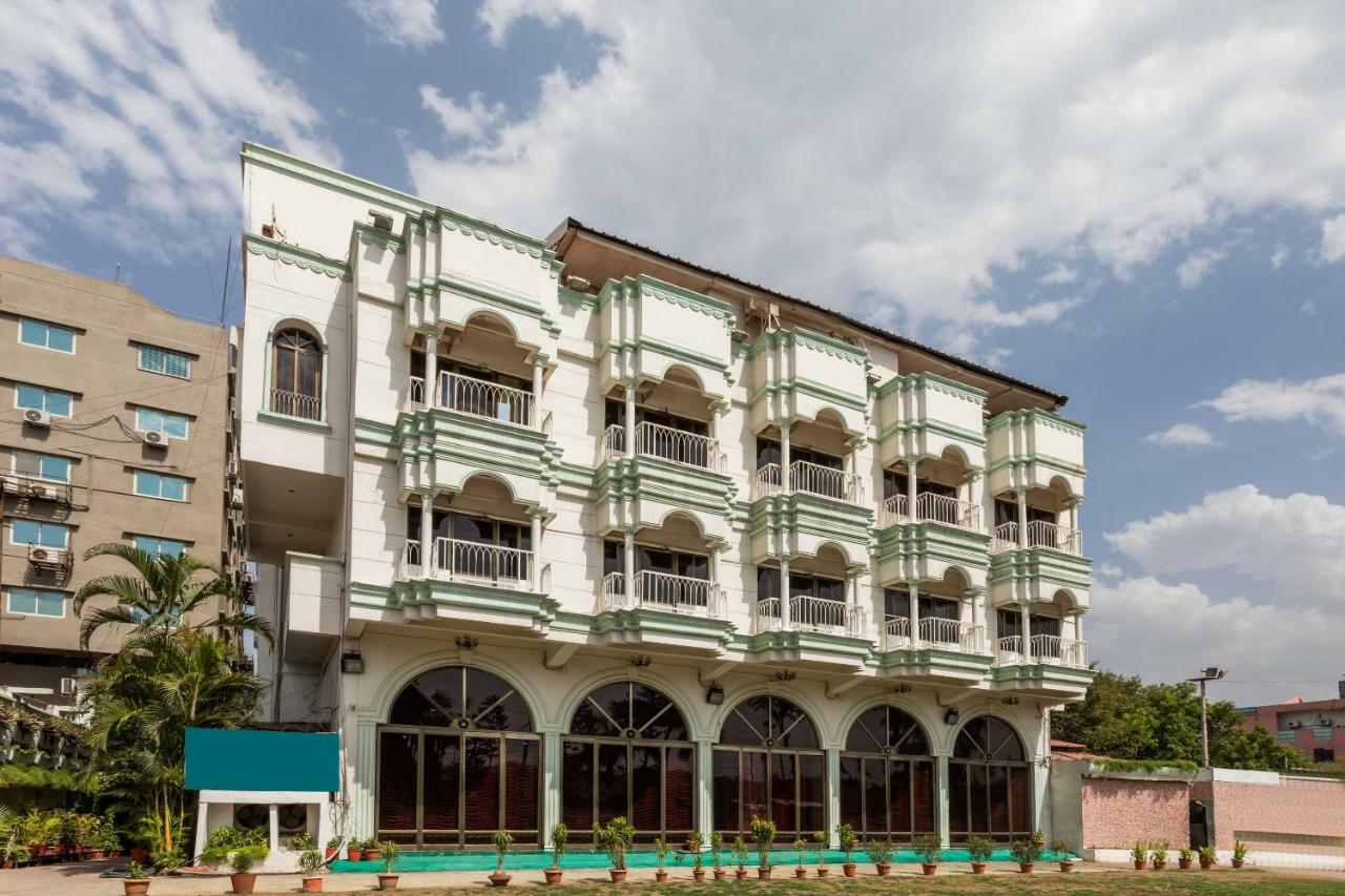 Oyo 38142 Girdhar Mahal Hotel Indore Exterior photo
